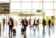 Los españoles reservan los vuelos con 61 días de antelación, según Trabber