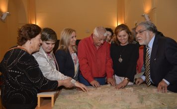 Una nueva maqueta tiflológica ofrece la ciudad de Toledo al alcance de la mano para personas con discapacidad visual